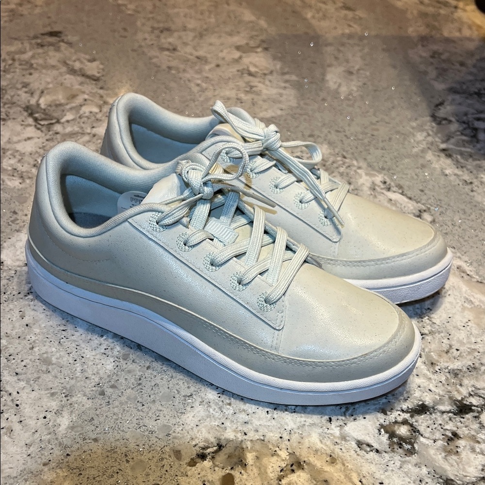 Allbirds Light Green Sneakers Size 7 Like New